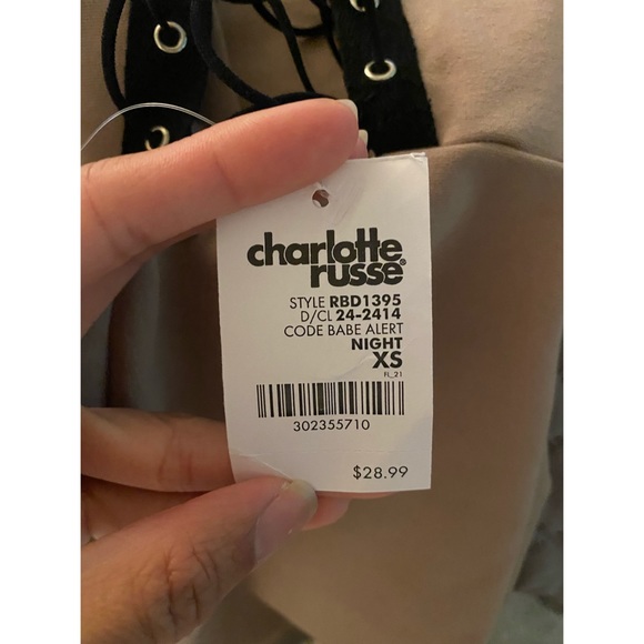 Lace Back Dress - Picture 3 of 4